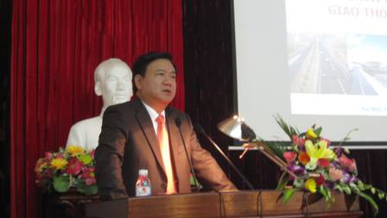 Bộ trưởn Đinh La Thăng trực tiếp b&aacute;o c&aacute;o chuy&ecirc;n đề 