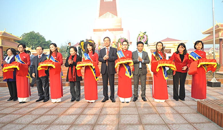 Lễ cắt băng kh&aacute;nh th&agrave;nh NTLS x&atilde; Li&ecirc;n Ch&acirc;u