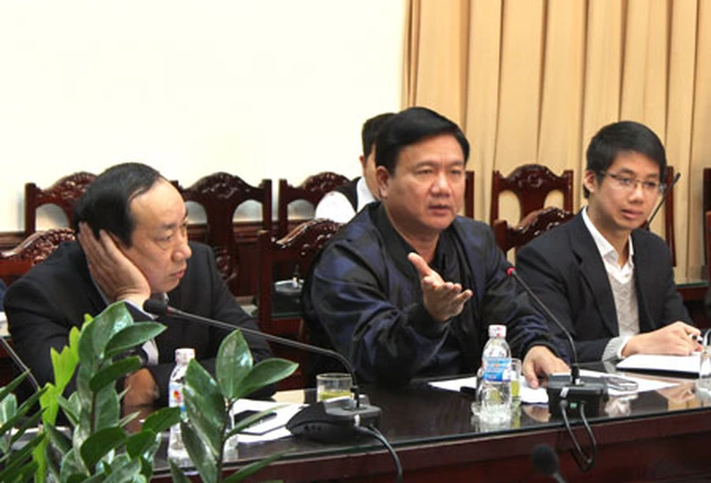 Bộ trưởng Đinh La Thăng ph&aacute;t biểu trong buổi l&agrave;m việc với đại diện Uber