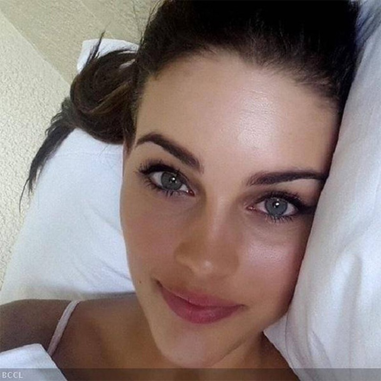 Nhan sắc ngọt ng&agrave;o kh&ocirc;ng son phấn của Hoa hậu Thế giới 2014