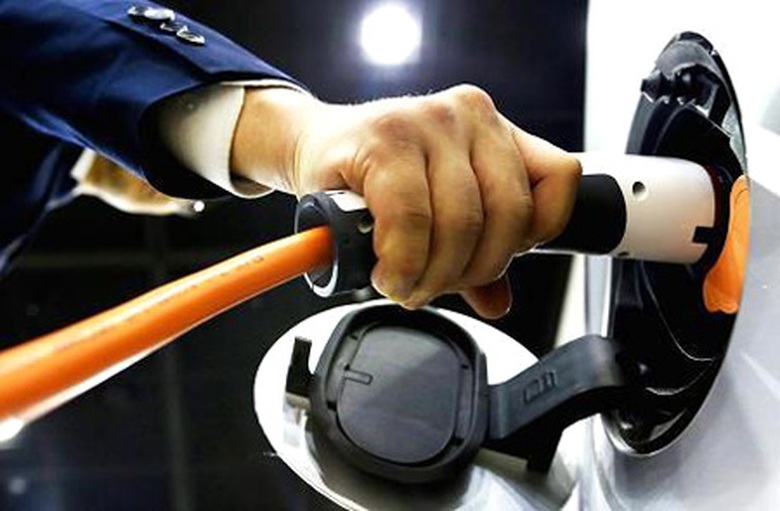 Mức độ th&acirc;n thiện đối với m&ocirc;i trường của xe chạy điện vẫn c&ograve;n đang bỏ ngỏ.