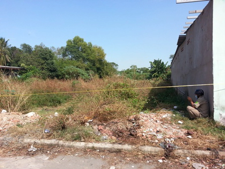 Bãi cỏ phát hi&ecirc;̣n thi th&ecirc;̉ nạn nh&acirc;n