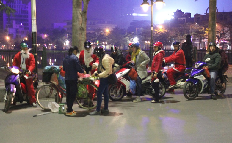 C&aacute;c &ocirc;ng gi&agrave; Noel sau khi...ho&agrave;n th&agrave;nh nhiệm vụ