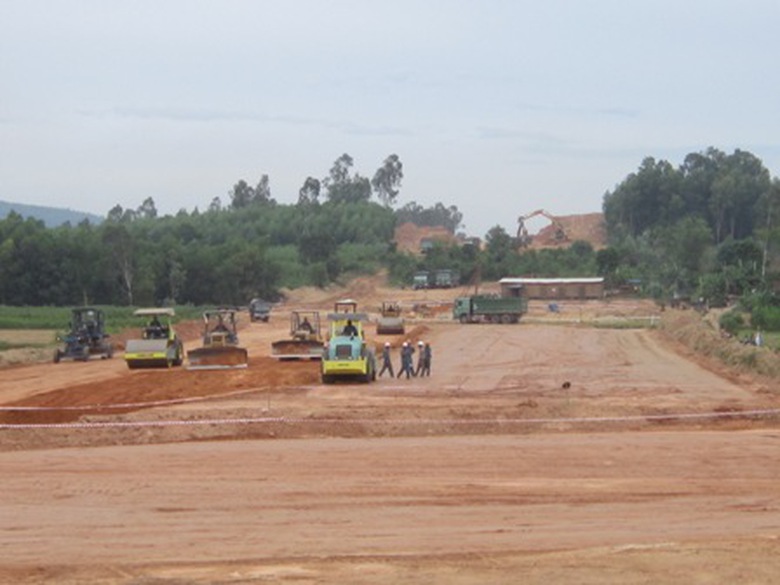 M&ocirc;̣t đoạn thu&ocirc;̣c dự án đường cao t&ocirc;́c Đà Nẵng - Quảng Ngãi