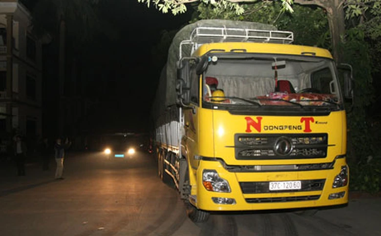 Chiếc xe n&agrave;y chở qu&aacute; 177,6% (Ảnh chụp tại Ph&ograve;ng CSGT Bắc Ninh, nơi chiếc xe bị tạm giữ)