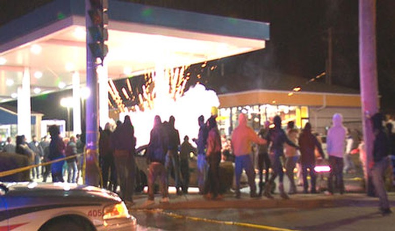 Cảnh s&aacute;t cho biết c&oacute; một số vụ nổ tại hiện trường vụ biểu t&igrave;nh