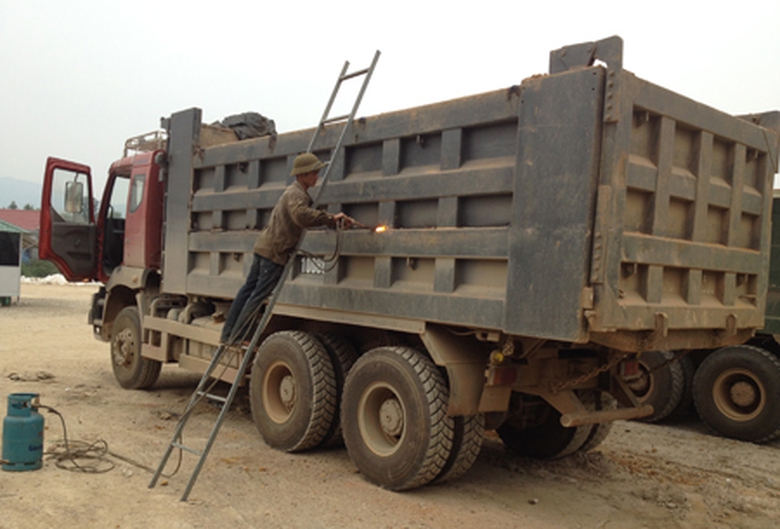 Buộc cắt th&ugrave;ng tại chỗ