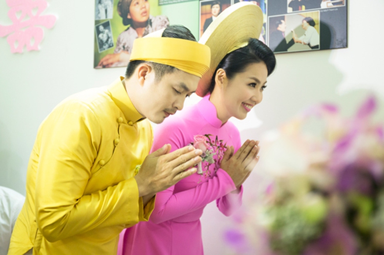 Cả hai đều rạng rỡ ngập tr&agrave;n trong hạnh ph&uacute;c.