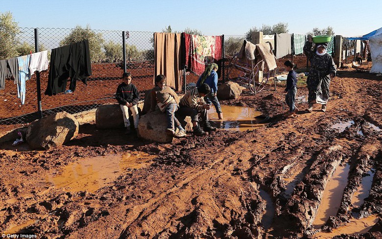 Chủ yếu l&agrave; phụ nữ v&agrave; trẻ em sinh sống tại c&aacute;c khu trại tị nạn n&agrave;y 