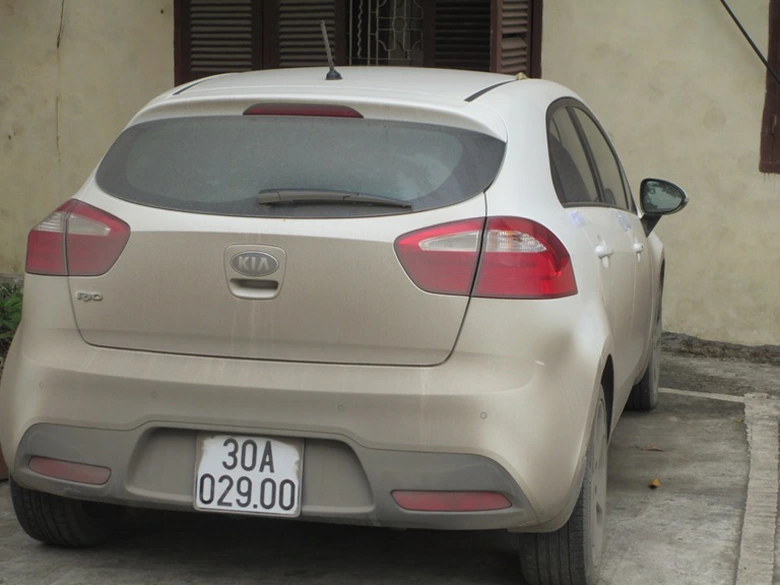 Chiếc &ocirc; t&ocirc; c&aacute;c đối tượng mang đi trộm cắp t&agrave;i sản