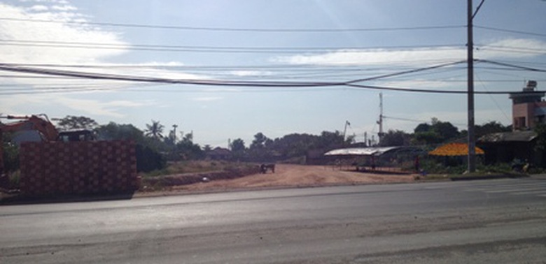 Tạm d&ugrave;ng đường Mỹ Phước - T&acirc;n Vạn tại km 7+100 QL1K để l&agrave;m nơi đặt trạm c&acirc;n xe qu&aacute; tải