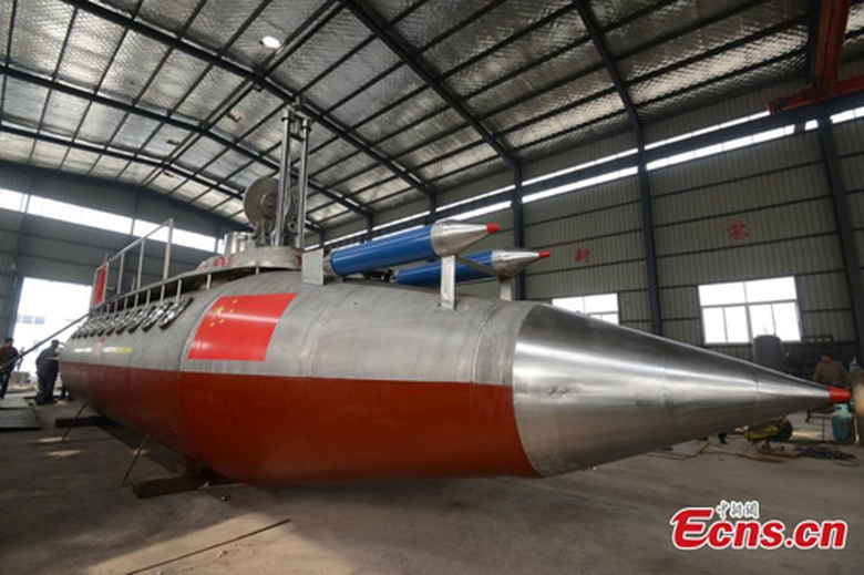 T&agrave;u ngầm d&agrave;i 15 m, rộng 2,1 m v&agrave; cao 3 m. N&oacute; được l&agrave;m bằng vật liệu sắt kh&ocirc;ng gỉ, nặng 25 tấn v&agrave; c&oacute; sức chứa 20 h&agrave;nh kh&aacute;ch. Ảnh: Ecns