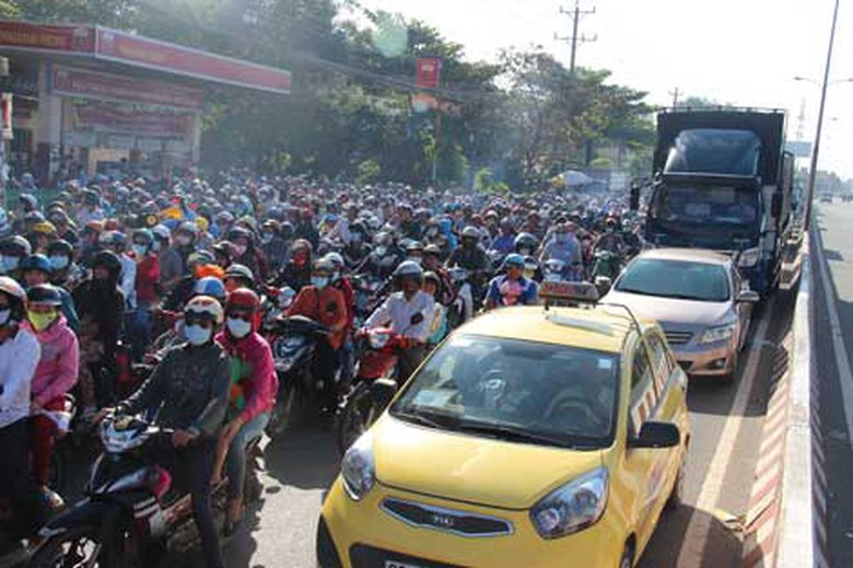 L&ecirc;n phương &aacute;n đảm bảo giao th&ocirc;ng an to&agrave;n, thuận tiện cho người d&acirc;n về tham quan, du lịch