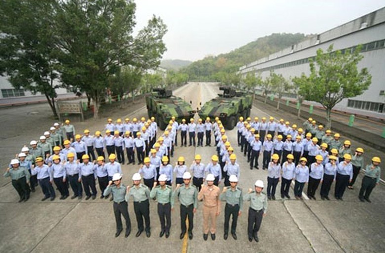 Theo c&ocirc;ng bố từ nh&agrave; sản xuất, CM-32 c&oacute; thể chịu được đạn xuy&ecirc;n gi&aacute;p cỡ n&ograve;ng 7,62 mm tr&ecirc;n to&agrave;n bộ th&acirc;n xe, phần v&ograve;ng cung ph&iacute;a trước chịu được đạn 12,7mm.