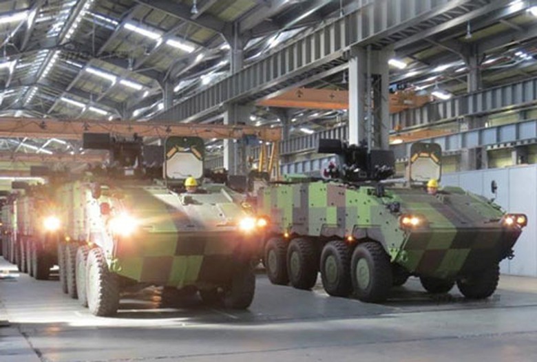 Họ đ&atilde; sản xuất th&agrave;nh c&ocirc;ng xe bọc th&eacute;p chở qu&acirc;n đa năng CM-32 Leopard 8x8 b&aacute;nh kh&aacute; hiện đại.