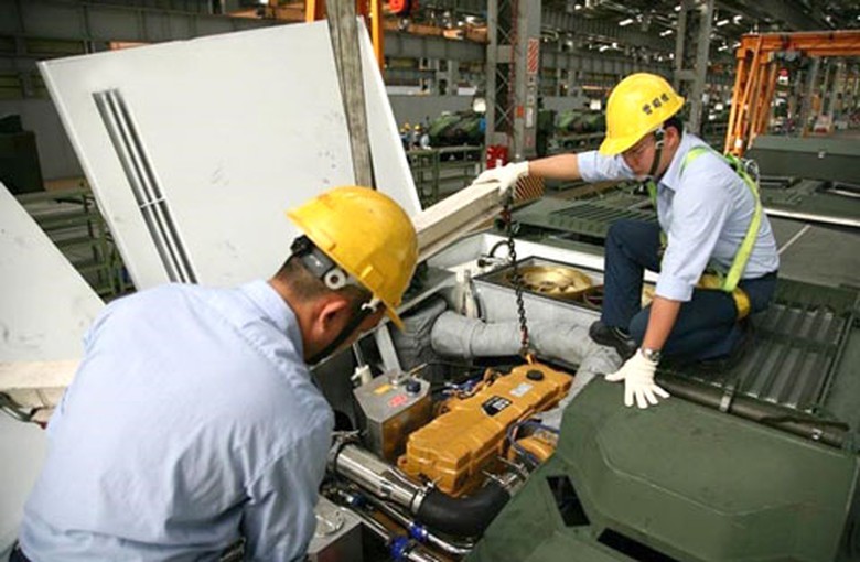 CM-32 c&oacute; khoang động cơ nằm ph&iacute;a trước cho ph&eacute;p tăng mức độ bảo vệ xe trước c&aacute;c loại vũ kh&iacute; chống tăng.