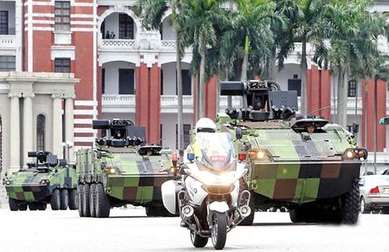 Xe bọc th&eacute;p CM-32 l&agrave; sản phẩm của c&ocirc;ng ty c&ocirc;ng nghệ Timoney. Người ta ph&aacute;t triển n&oacute; từ năm 2002, sản xuất ban đầu tỉ lệ thấp bắt đầu từ năm 2007.