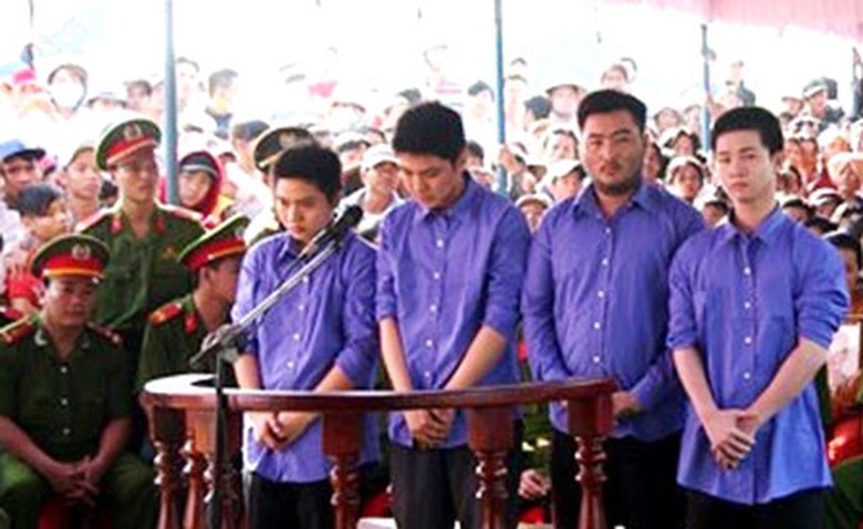 Băng nh&oacute;m trộm ch&oacute; trong phi&ecirc;n x&eacute;t xử s&aacute;ng nay