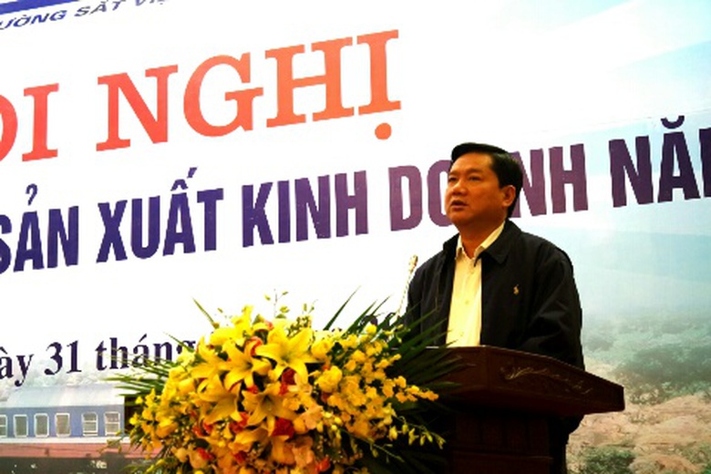 Bộ trưởng Đinh La Thăng cảm ơn c&aacute;n bộ, c&ocirc;ng nh&acirc;n vi&ecirc;n đường sắt đ&atilde; đồng l&ograve;ng quyết t&acirc;m c&ugrave;ng ng&agrave;nh GTVT đổi mới