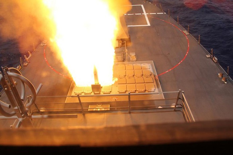 Vũ kh&iacute; uy lực nhất của con t&agrave;u l&agrave; 96 ống ph&oacute;ng thẳng đứng Mk 41 (32 ống ph&iacute;a trước v&agrave; 64 ống ph&iacute;a sau t&agrave;u), c&oacute; thể ph&oacute;ng t&ecirc;n lửa đ&aacute;nh chặn SM-2, t&ecirc;n lửa h&agrave;nh tr&igrave;nh Tomahawk, t&ecirc;n lửa chống ngầm VL-Asroc.