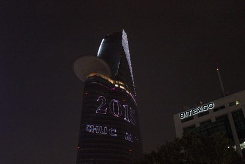 T&ograve;a nh&agrave; Bitexco nơi diễn ta m&agrave;n bắn ph&aacute;o hoa.
