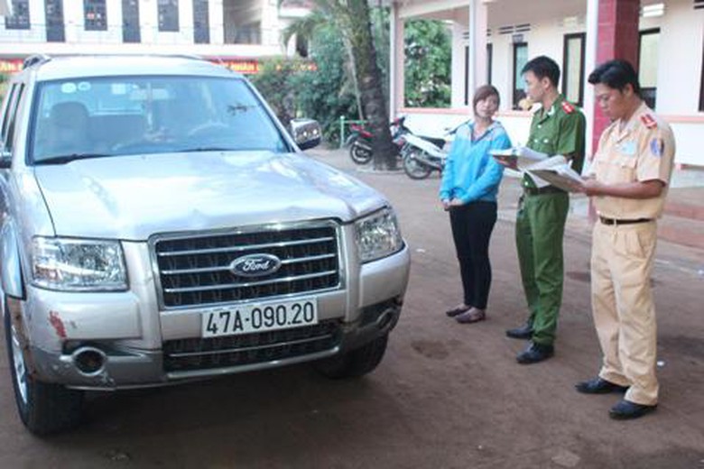 Chiếc xe m&agrave; Tuyền đ&atilde; l&aacute;i g&acirc;y n&ecirc;n vụ tai nạn kinh ho&agrave;ng.