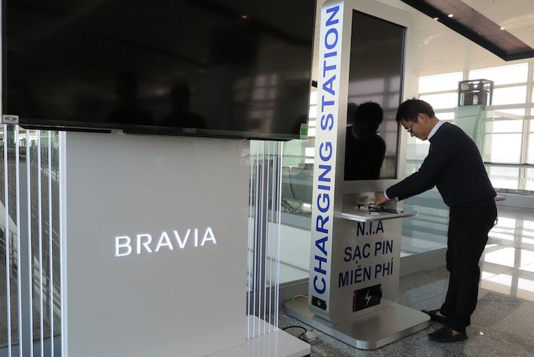 H&agrave;ng chục trạm xạc pin hiệnd đại nhập khẩu từ Mỹ đ&atilde; được trang bị tại nh&agrave; ga T1 v&agrave; T2 Nội B&agrave;i