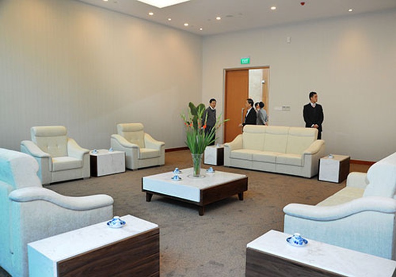 Nội thất ph&ograve;ng nghỉ cho nguy&ecirc;n thủ v&agrave; ph&aacute;i đo&agrave;n c&aacute;c nước được l&agrave;m bởi những vật liệu sang trọng, cao cấp