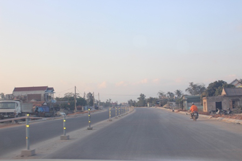 Nhi&ecirc;̀u đoạn mở r&ocirc;̣ng QL1 qua tỉnh Quảng Bình đã được thi c&ocirc;ng thảm nhựa