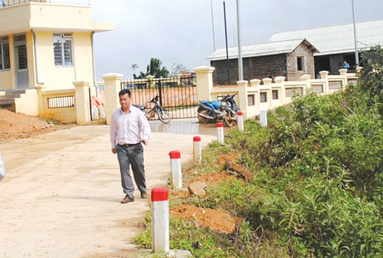 Con đường mới ho&agrave;n th&agrave;nh gi&uacute;p ngục Đăk Glei kh&ocirc;ng c&ograve;n l&agrave; nơi &ldquo;b&oacute;ng tối ảm đạm&rdquo; như ng&agrave;y xưa