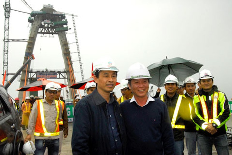 Thứ trưởng L&ecirc; Đ&igrave;nh Thọ kiểm tra c&ocirc;ng trường