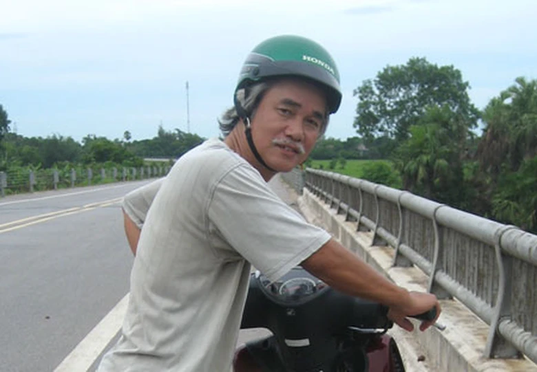 Nh&agrave; ph&ecirc; b&igrave;nh văn học Phạm Xu&acirc;n Nguy&ecirc;n