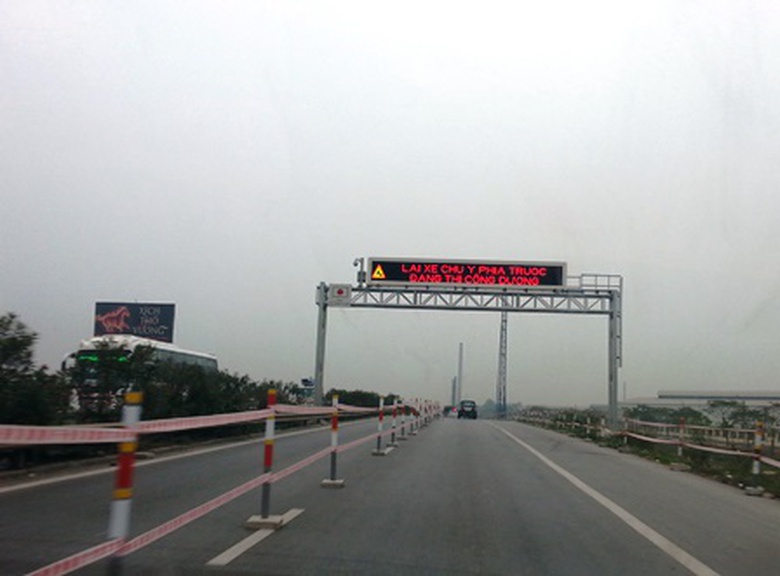 Bảo đảm giao th&ocirc;ng an to&agrave;n, th&ocirc;ng suốt tr&ecirc;n c&aacute;c tuyến đang thi c&ocirc;ng