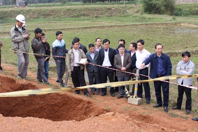 Thứ trưởng L&ecirc; Đ&igrave;nh Thọ chỉ đạo biện ph&aacute;p khắc phục điểm sụt l&uacute;n tr&ecirc;n tuyến tr&aacute;nh Hiền Lương đang thi c&ocirc;ng