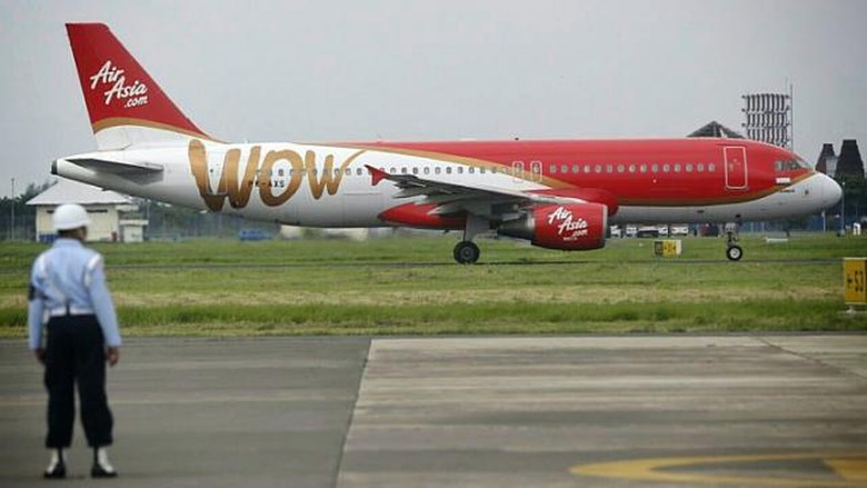 Một m&aacute;y bay của h&atilde;ng h&agrave;ng kh&ocirc;ng gi&aacute; rẻ Air Asia