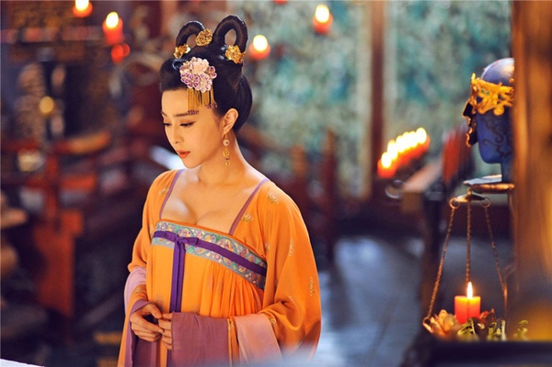 Phạm Băng Băng hở bạo trong phim cổ trang