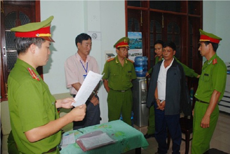 Trước đ&oacute; &ocirc;ng Trọng đ&atilde; bị khởi tố về việc nhận hối lộ