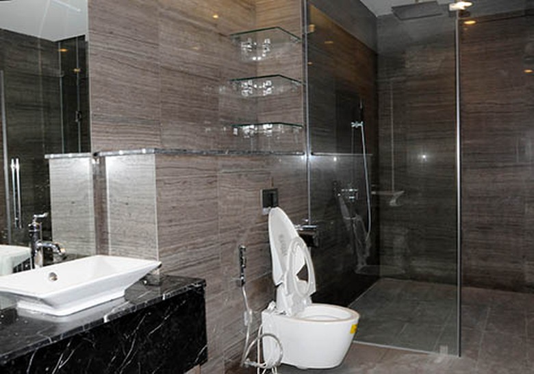 Trong ph&ograve;ng nguy&ecirc;n thủ c&ograve;n c&oacute; những khu phụ ri&ecirc;ng biệt với nội thất sang trọng. Điều đ&oacute; kh&ocirc;ng c&oacute; g&igrave; kh&aacute;c ngo&agrave;i mong muốn thể hiện thịnh t&igrave;nh hiếu kh&aacute;ch của đất nước v&agrave; con người Việt Nam 