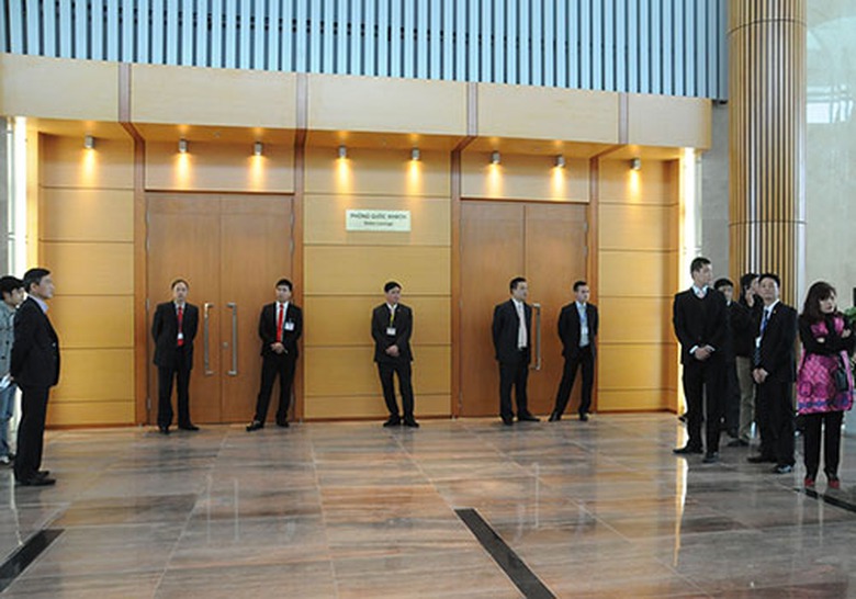 Hệ thống an ninh chặt chẽ, tuyệt đối an to&agrave;n của khu VIP A sẽ mang lại sự an t&acirc;m cho c&aacute;c ch&iacute;nh kh&aacute;ch thế giới. Với sự chuẩn bị chu đ&aacute;o v&agrave; hợp l&yacute; trong từng chi tiết, tin chắc rằng, ch&iacute;nh kh&aacute;ch thế giới khi đến Việt Nam, đến Thủ đ&ocirc; H&agrave; Nội sẽ c&oacute; những ấn tượng tốt đẹp về một Việt Nam ph&aacute;t triển, hiện đại v&agrave; hiếu kh&aacute;ch 