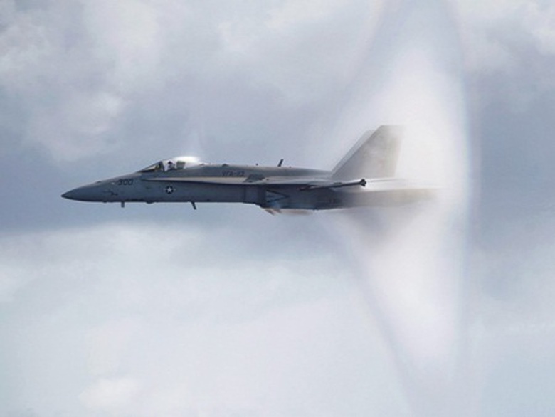 Khoảnh khắc xảy ra hiện tượng n&agrave;y được gọi l&agrave; điểm Prandtl-Glauert 