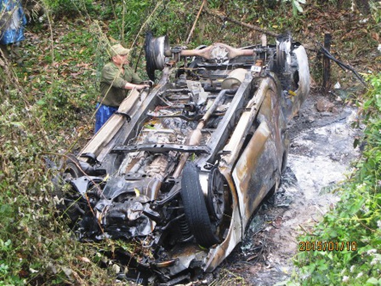 Chi&ecirc;́c xe CSGT bị cháy rụi