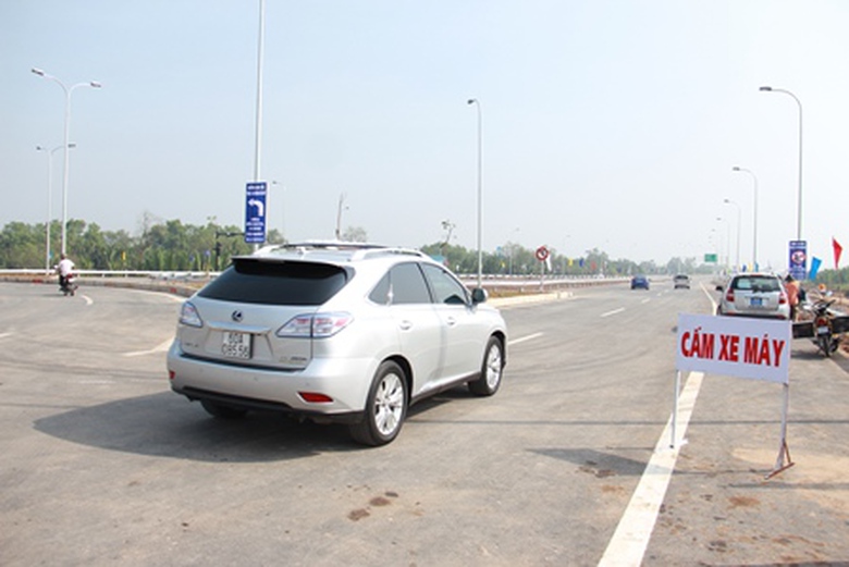 &Ocirc; t&ocirc; th&igrave; được đi thẳng để l&ecirc;n đường cao tốc TPHCM - Long Th&agrave;nh - Dầu Gi&acirc;y