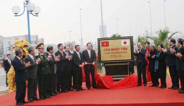 Đ&aacute;i sứ Nhật Bản tại Việt Nam 