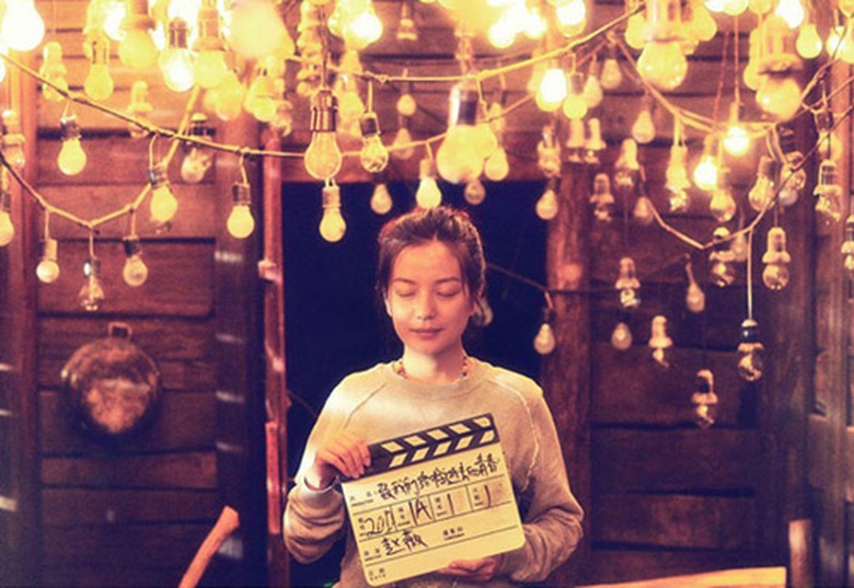 &Eacute;n nhỏ th&agrave;nh c&ocirc;ng với vai tr&ograve; l&agrave; diễn vi&ecirc;n ki&ecirc;m đạo diễn