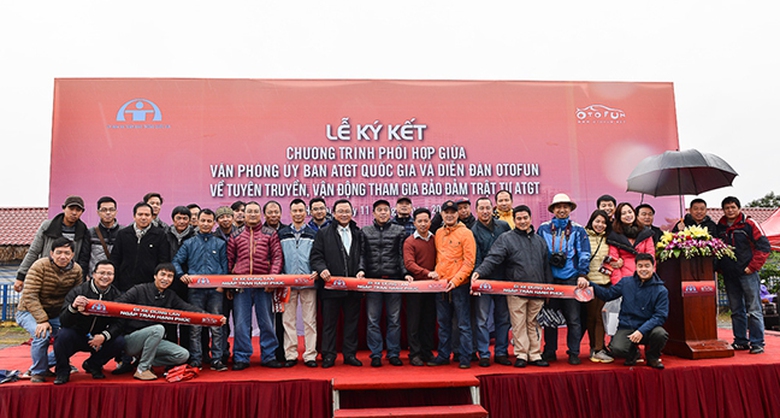 Lần đầu ti&ecirc;n h&agrave;ng trăm ng&agrave;n th&agrave;nh vi&ecirc;n mạng x&atilde; hội trở th&agrave;nh những tuy&ecirc;n truyền vi&ecirc;n về ATGT