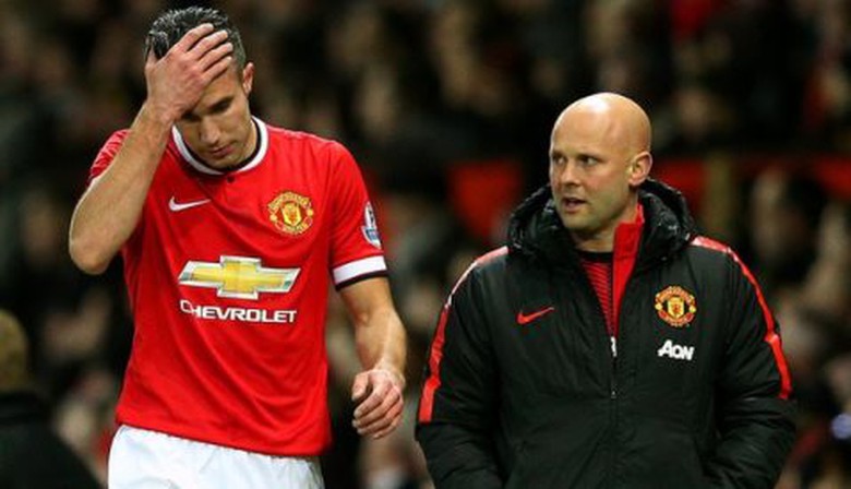 Van Persie d&iacute;nh chấn thương trong trận đấu với Southampton