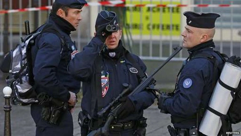 Khoảng 2.000 cảnh s&aacute;t v&agrave; 1.350 binh l&iacute;nh - trong đ&oacute; c&oacute; c&aacute;c thiện xạ ưu t&uacute; tr&ecirc;n m&aacute;i nh&agrave; - đ&atilde; được triển khai tại thủ đ&ocirc; để bảo vệ người tham gia. Ảnh: Reuters