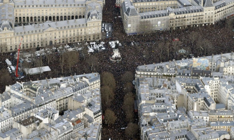 D&ograve;ng người ở quanh Quảng trường Cộng h&ograve;a, Paris. Ảnh::AFP.