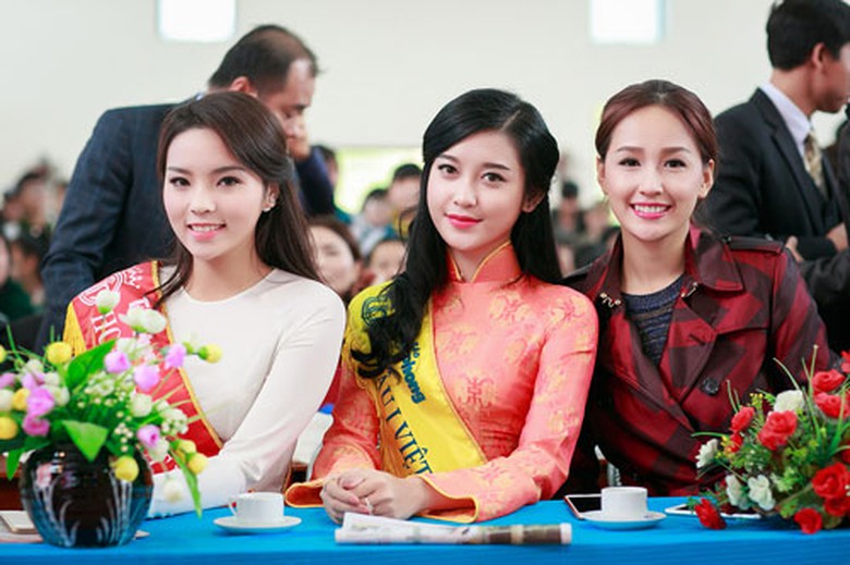  Tham gia c&ugrave;ng chương tr&igrave;nh c&oacute; Hoa hậu Việt Nam 2014 Nguyễn Cao Kỳ Duy&ecirc;n, &Aacute; hậu Nguyễn Trần Huyền My, Người đẹp t&agrave;i năng L&atilde; Thị Kiều Anh, Người đẹp l&agrave;n da Nguyễn Thanh T&uacute;, người đẹp Nguyễn Thị Lệ Nam Em. 