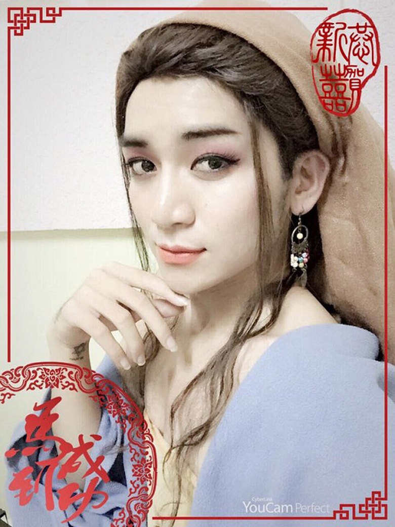 Tuy nhi&ecirc;n, với gương mặt vốn đ&atilde; h&agrave;i hước, BB Trần khiến người xem cười lăn. Nhiều người c&ograve;n nhận x&eacute;t m&agrave;n h&oacute;a th&acirc;n n&agrave;y l&agrave; &ldquo;V&otilde; Tắc Thi&ecirc;n phi&ecirc;n bản lỗi&rdquo;.